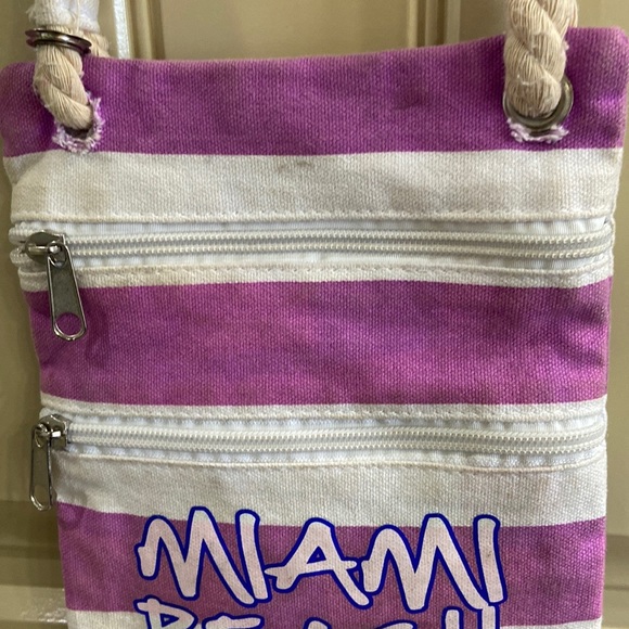 Cross Body Bag by GetaGadget Brand. GUC! - Picture 4 of 16